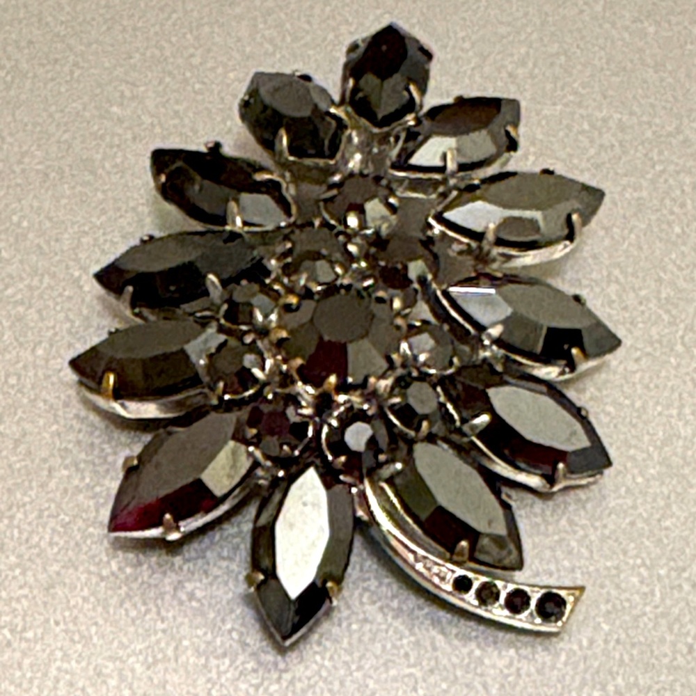 Vintage Black Gemstone Brooch Silvertone